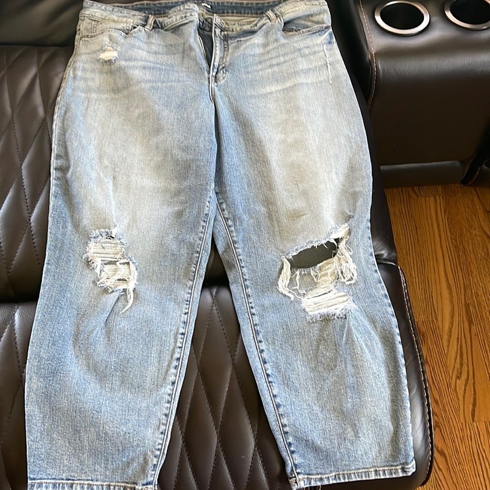 Cropped mom jeans